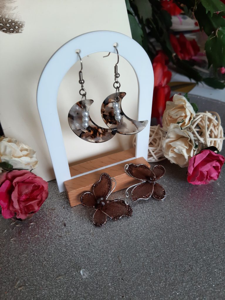 Lune Écaille et Perles Boucles d'oreilles
